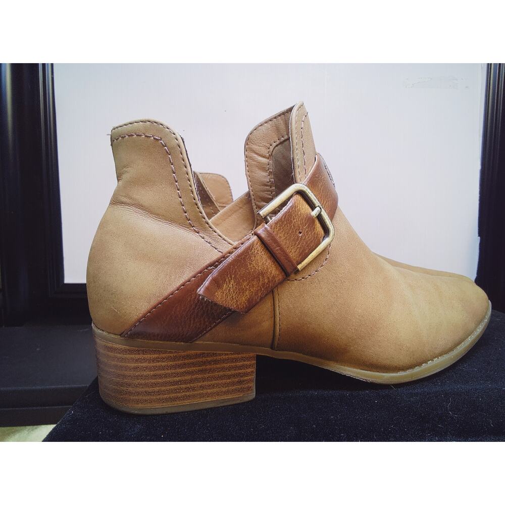 Wonderly Maeve Cognac Faux Leather Ankle Bootie Size 7.5 M Cowboy Southwestern